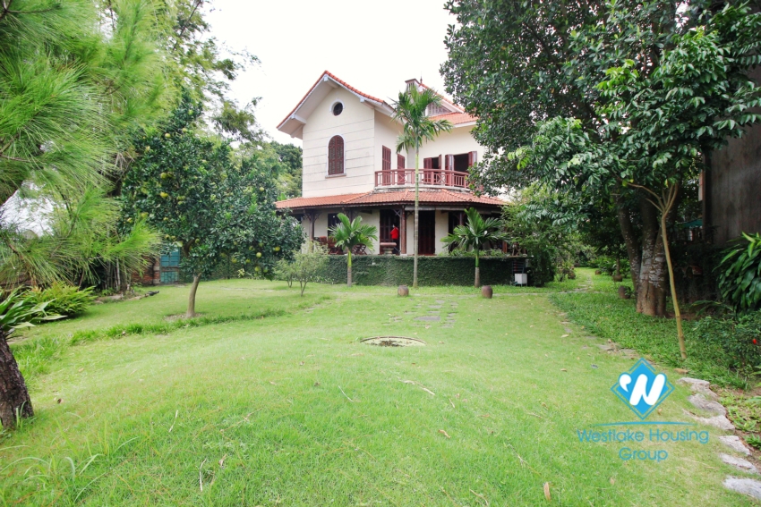 River view garden villa for rent in Long Bien Hanoi